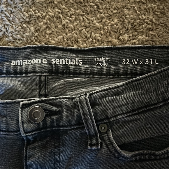 Grey washed jeans. Amazon Essentials Mens athletic-fit stretch jeans - Picture 5 of 5